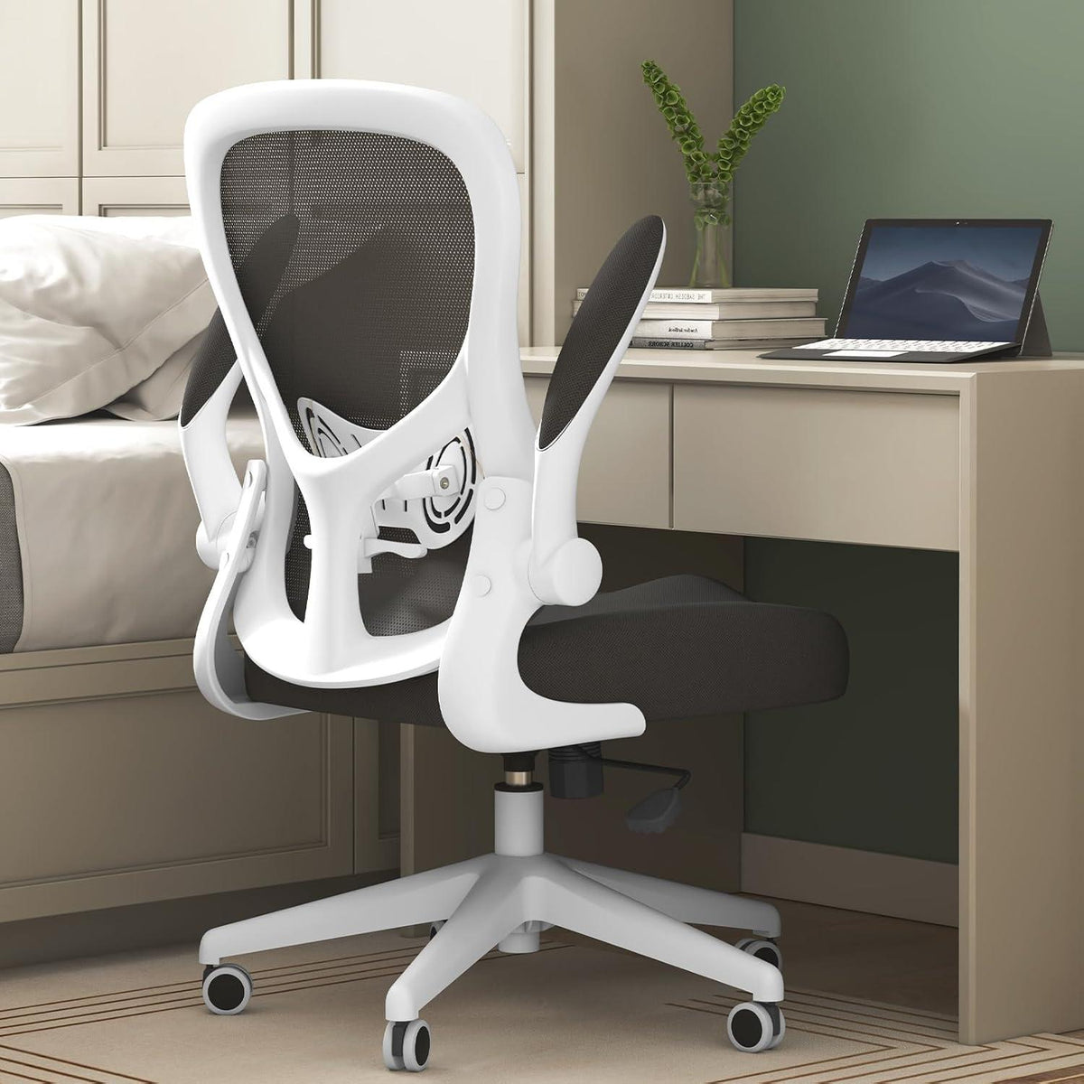 Ergonomischer Bürostuhl Weiß mit hochklappbaren Armlehnen
