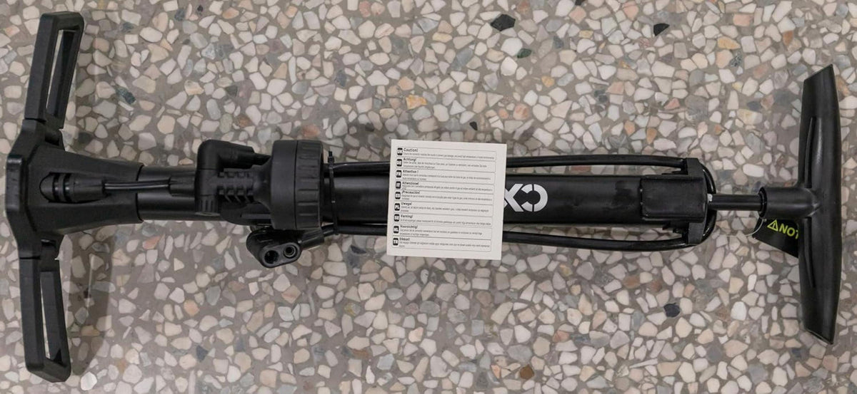 Fahrradpumpe mit Manometer für alle Ventile bis 11 bar 160 psi