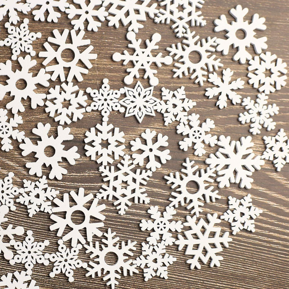 150 Schneeflocken Holzdeko Weiß – Mini Streuteile Weihnachten