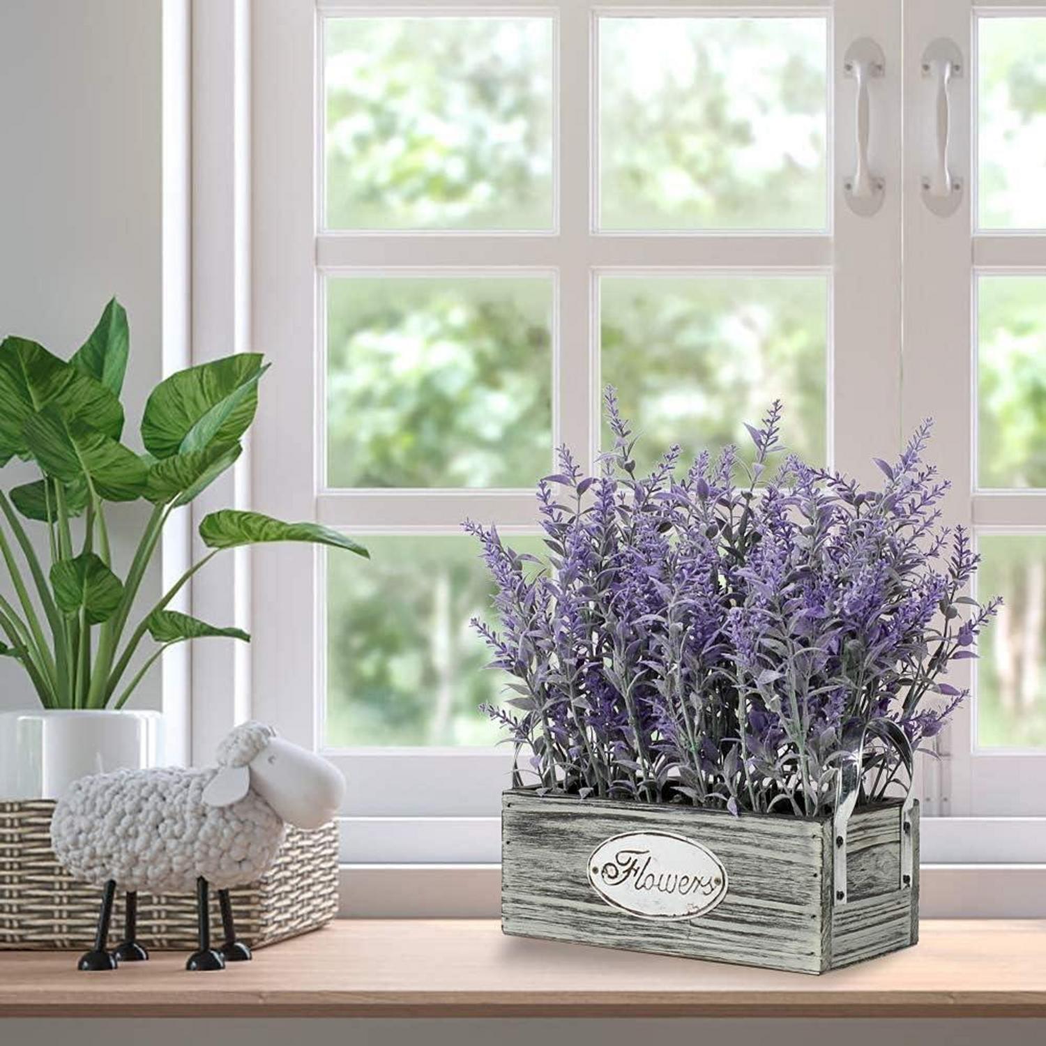 Künstlicher Lavendel Kunstblumen im Antik-Holztopf