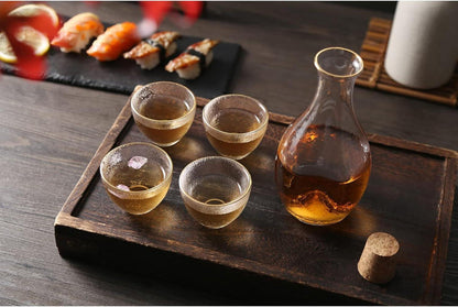 Japanisches Sake-Set Glashammer-Muster Goldverzierung