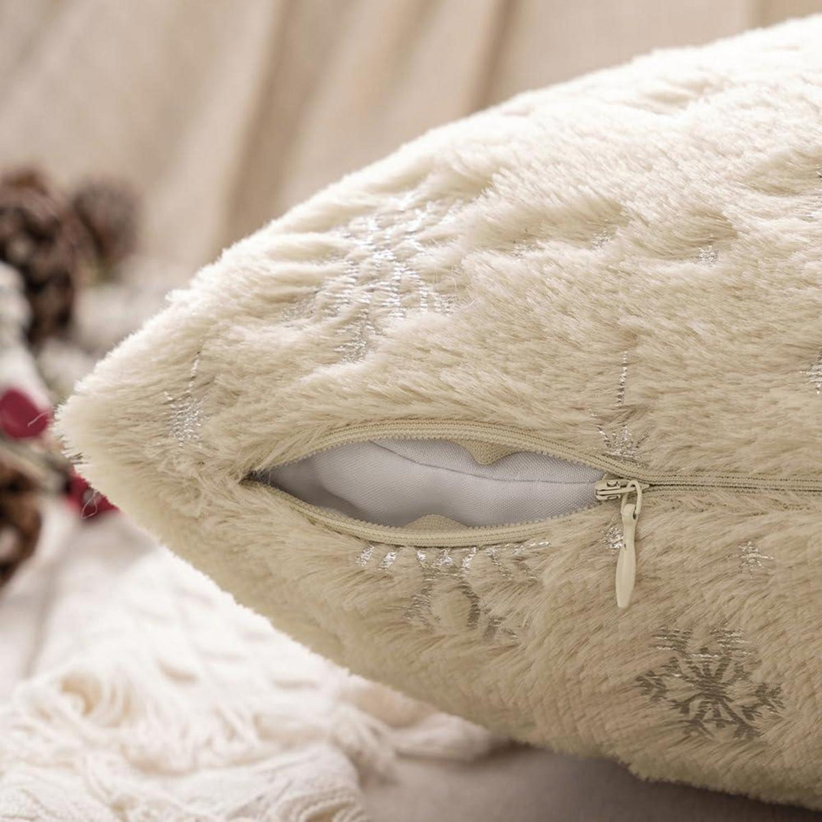 Flauschige Weihnachtskissen 40x40 cm - 2er Set Beige