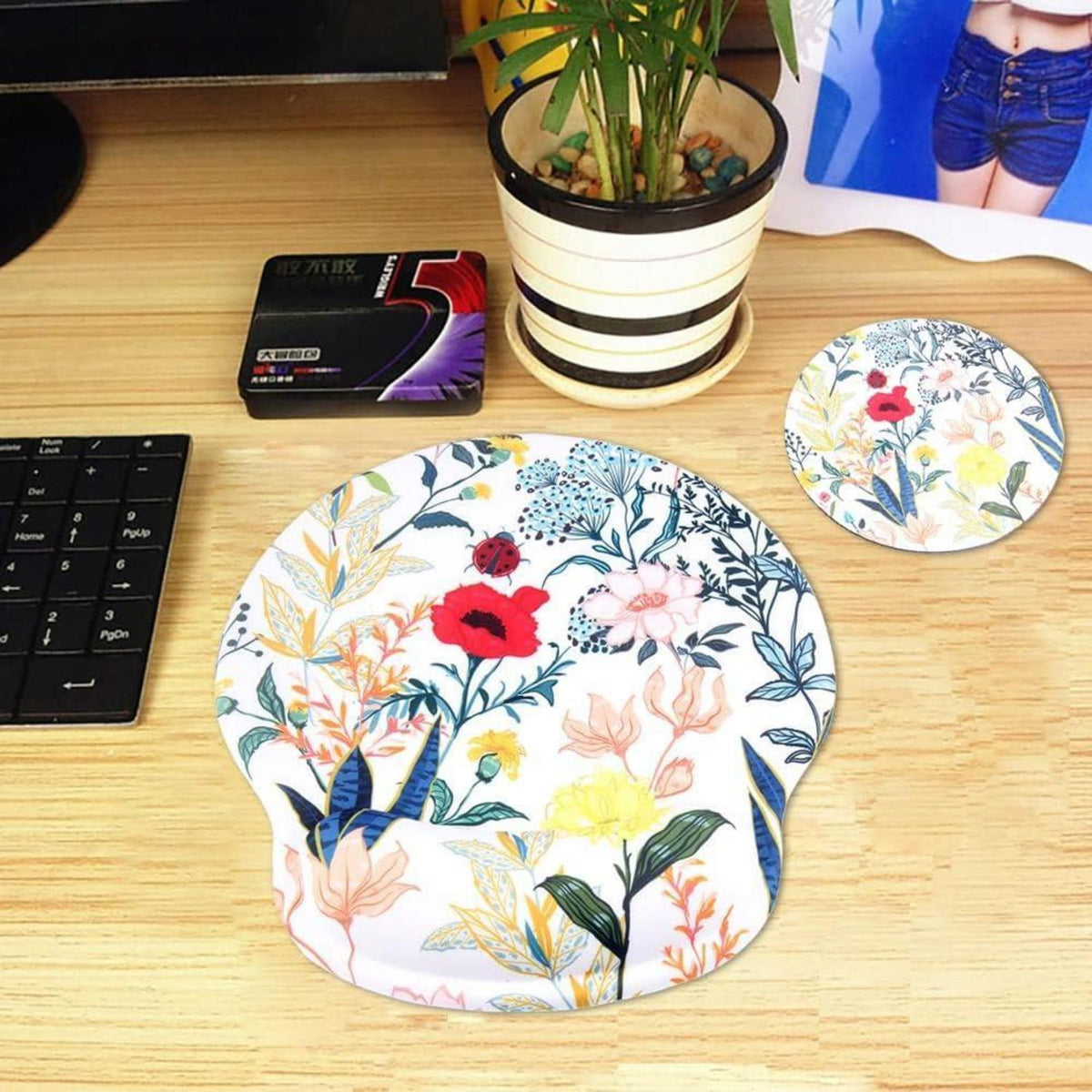 Ergonomisches Mauspad mit Handauflage & Gelkissen – Blume auf Weiß