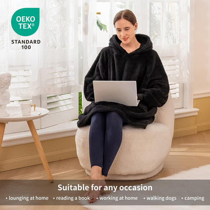 Flauschige Hoodie Decke mit Ärmeln und Kapuze in Schwarz 95x85cm