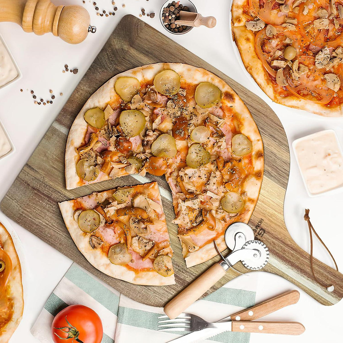 Pizzabrett aus Akazienholz mit langem Griff für hausgemachte Pizza