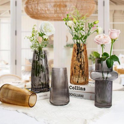 Moderne Glasvase mit Rillen - Dekorative Blumenvase für Hochzeit, Büro und Küche - Höhe 20 cm