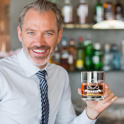 Whiskyglas 1974 für Männer zum 50. Geburtstag in Holzkiste