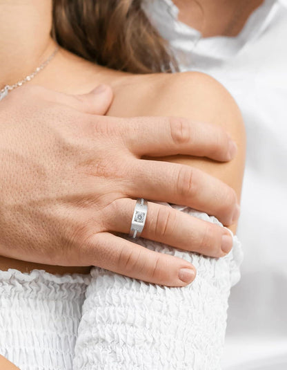 MomentWish Herren Verlobungsring 925 Silber mit 0,5 Karat Moissanit Herrenring