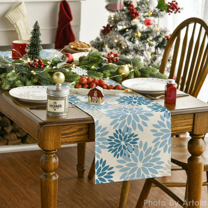 Tischläufer Blumen Lichtblau Dahlie 40x140 cm - Winter Deko