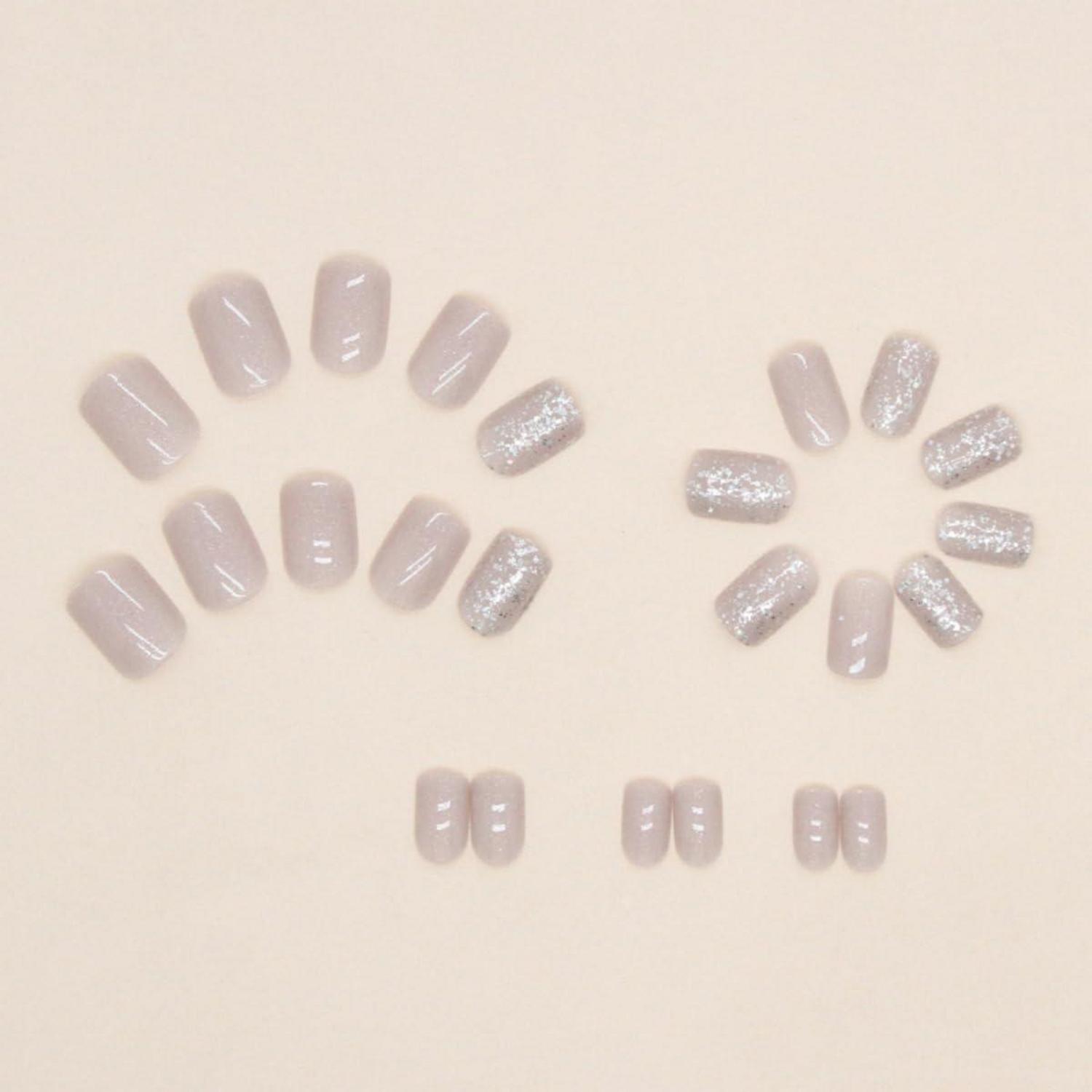 24 Stück Milchig Eckig Press on Nails Weiß Glossy Kunstnägel