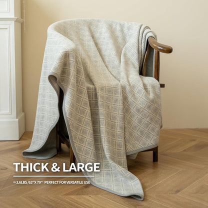 Merinowollendecke kariert grau – Kuscheldecke für Bett, Couch & Outdoor