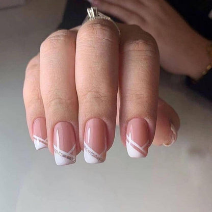 24 Stück Glitzer Eckige Nägel Aufklebbar Weiß Nude Kurz Muster