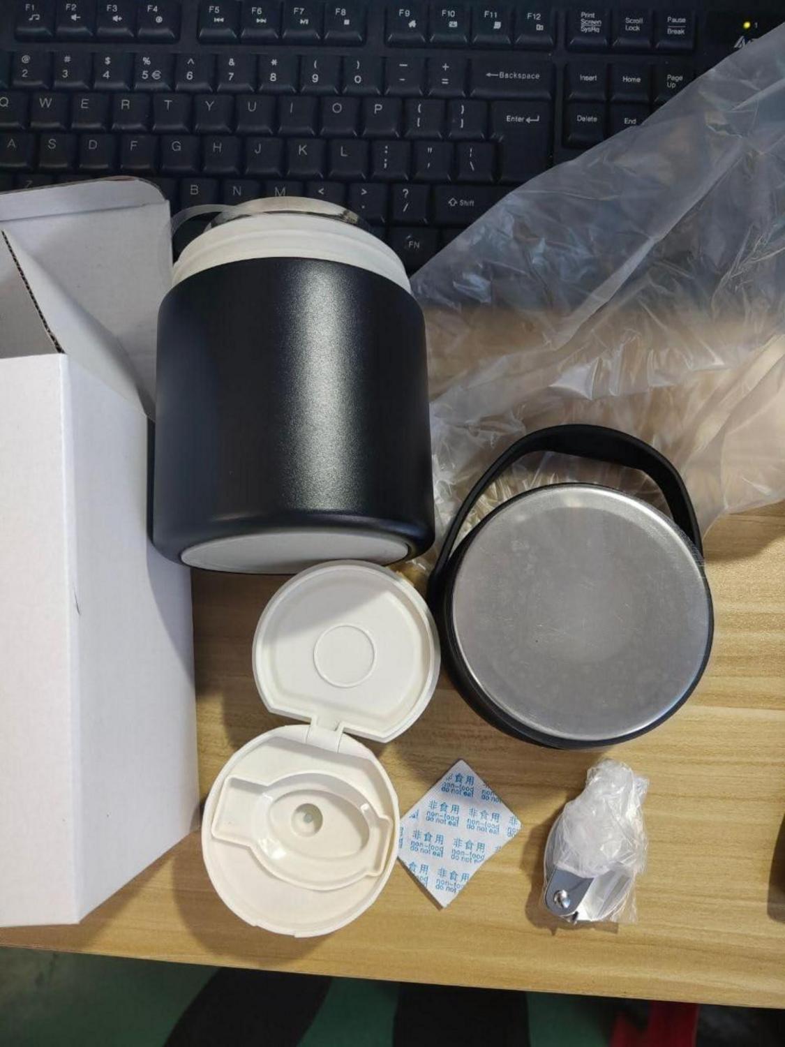 Dorblely Thermobehälter für Essen 600 ml Edelstahl Vakuumisoliert mit Löffel - Auslaufsicher & Isoliert - Schwarz