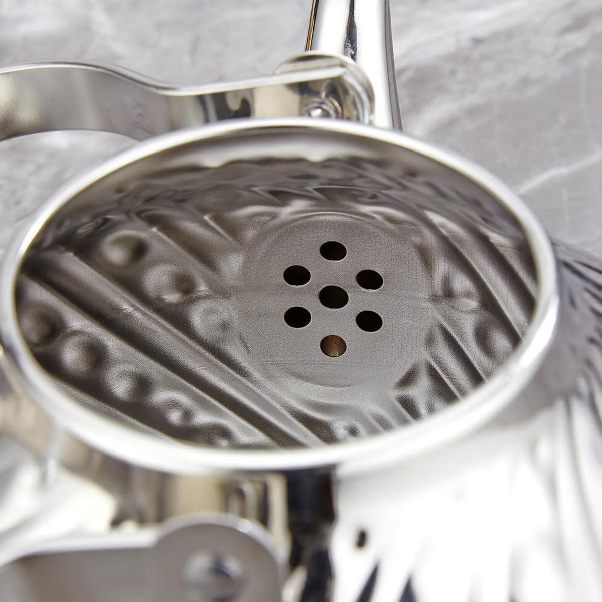 Edelstahl Teekanne 2L mit Sieb – Vintage Design für Herd