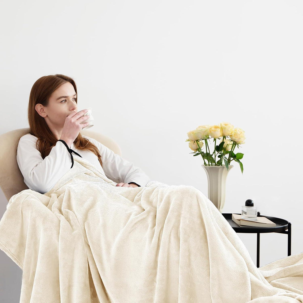Kuscheldecke Flanell 150x200 cm Creme - Weich & Warm für 4 Jahreszeiten
