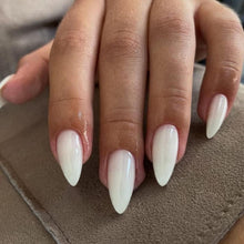 24 Stück Gradient Weiß Nägel Oval Kurz Glossy Milchig