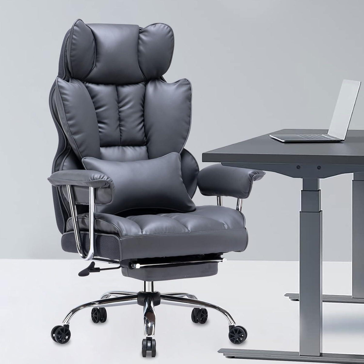 Ergonomischer Bürostuhl mit Fußstütze und Lendenwirbelstütze