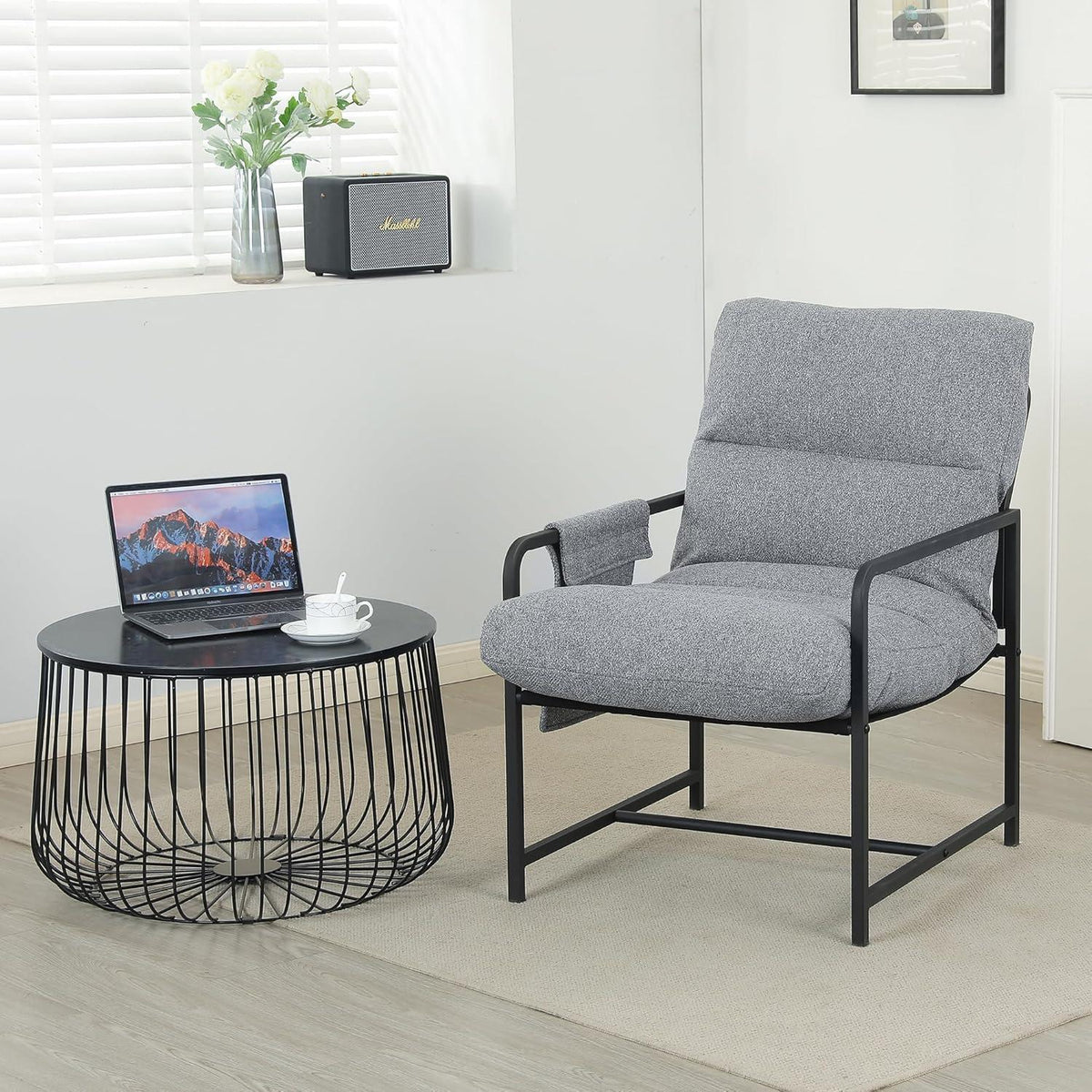 Moderner Loungesessel mit Armlehnen & Seitentasche – Grau