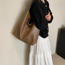 Große Handtasche für Damen aus weichem Leder mit Geldbörse