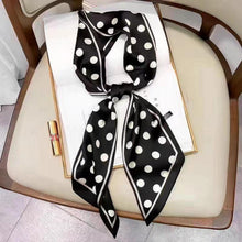Langer Satin-Schal mit Polka-Dot-Muster und Bundfunktion