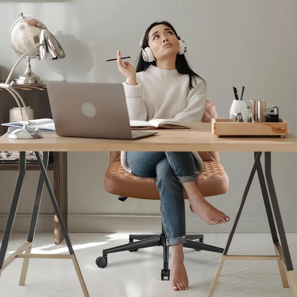 Ergonomischer Bürostuhl ohne Armlehnen mit Rädern & Metallbasis