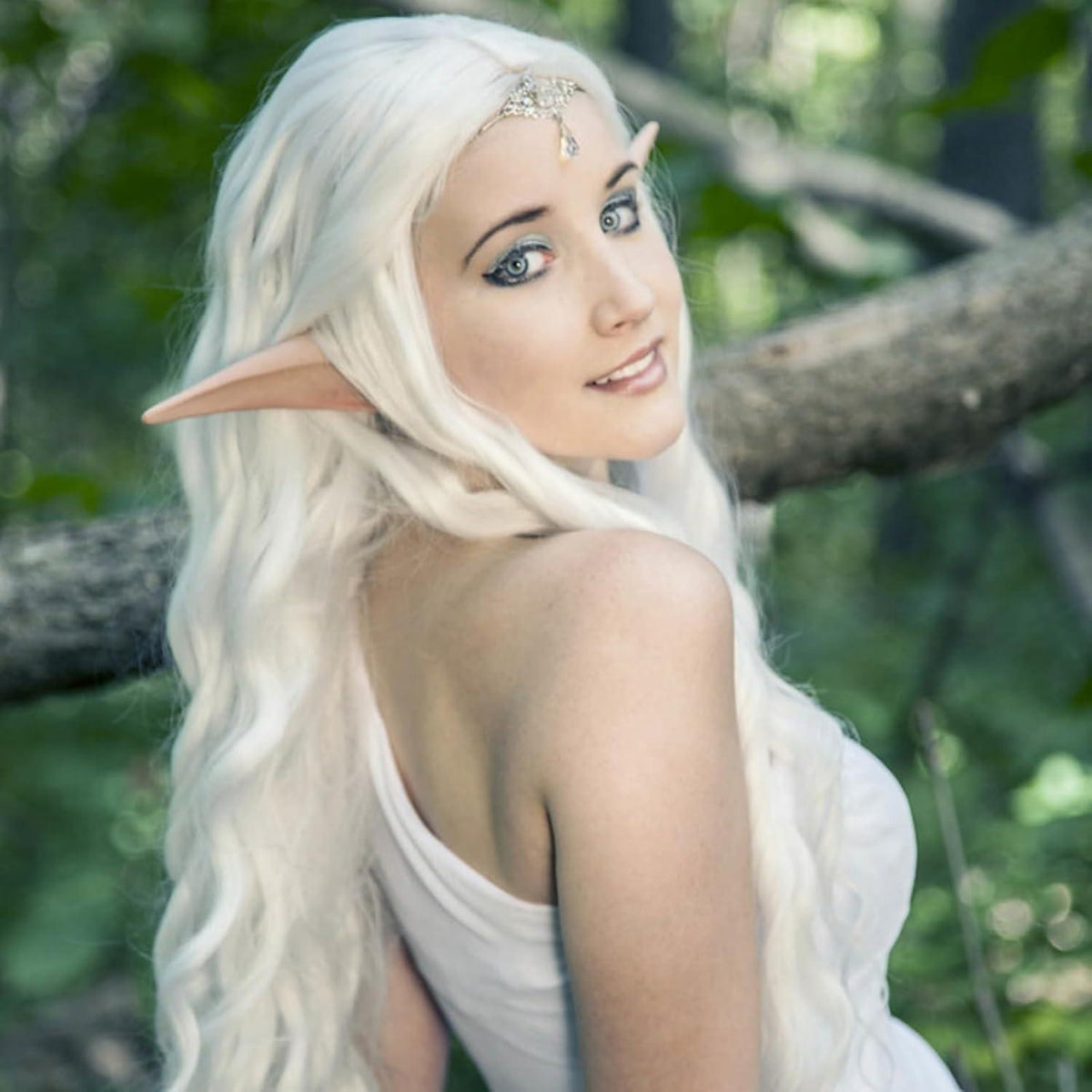 Lange gewellte weiße Anime Cosplay Perücke 60cm