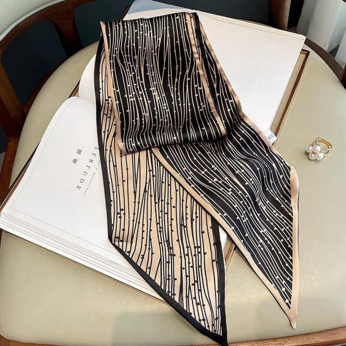 Seidenschal Damen 148x13,5 cm mit Punkten und Streifen, beidseitig tragbar