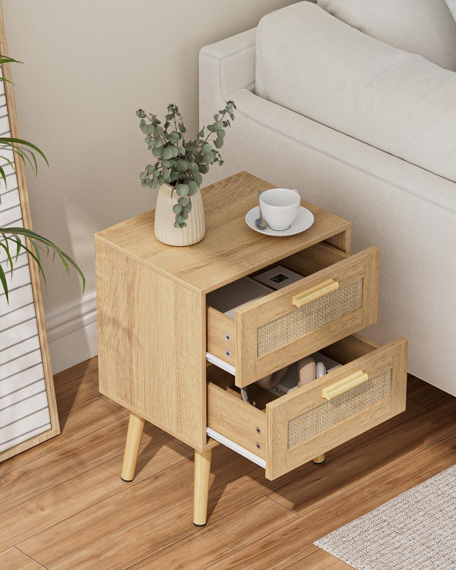 Rattan Nachttisch mit Schublade und Holzbeinen in Gelb