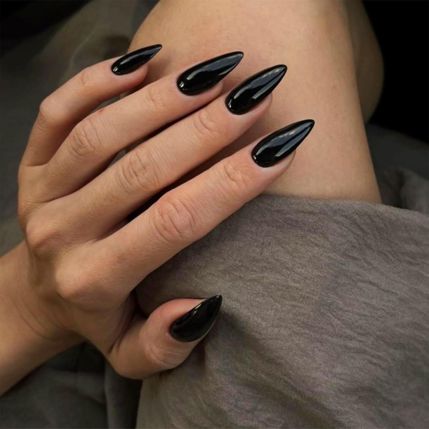 24 Schwarz Mandel Press On Nägel Mittellang - Klebrig - Stiletto