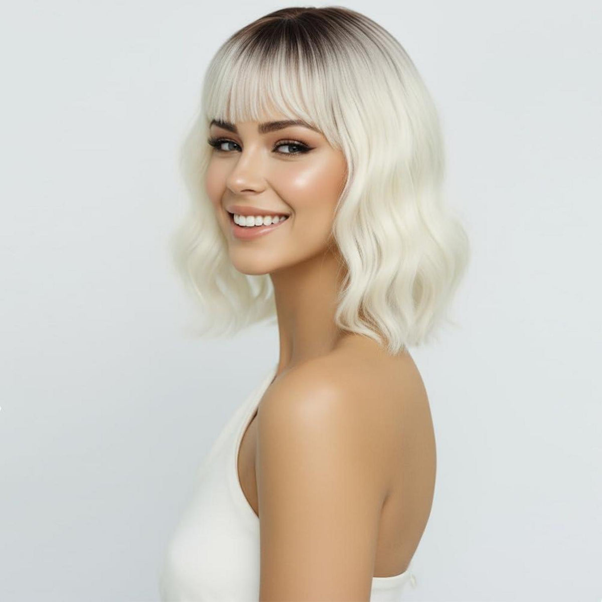 Platinblond Bob Perücke mit Pony – Wellige Damenperücke Schulterlang
