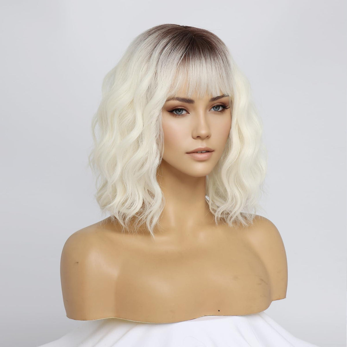 Platinblond Bob Perücke mit Pony – Wellige Damenperücke Schulterlang