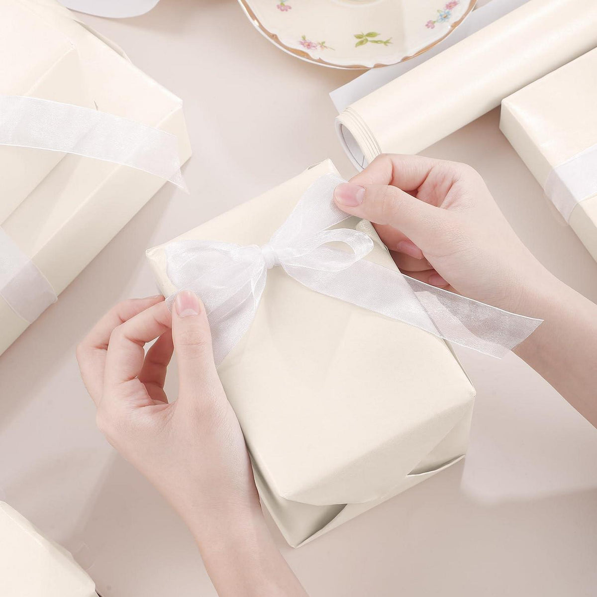 Geschenkpapier Perlglanz cremeweiß 43cm x 12m