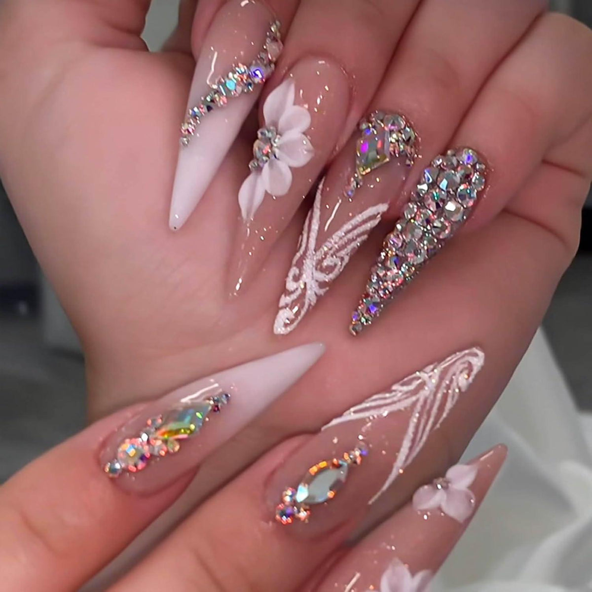 Langer Stiletto Press on Nägel weiß Ombré Glitzer 24 Stück