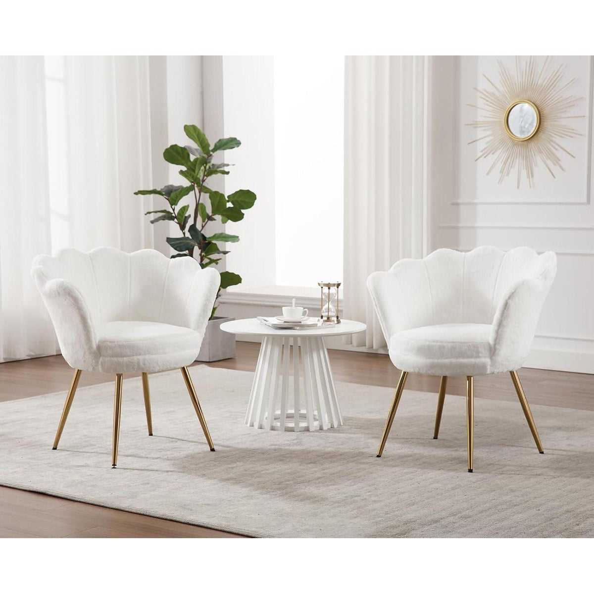Teddystoff Sessel mit Goldfuß – Bequemer Loungesessel Weiß