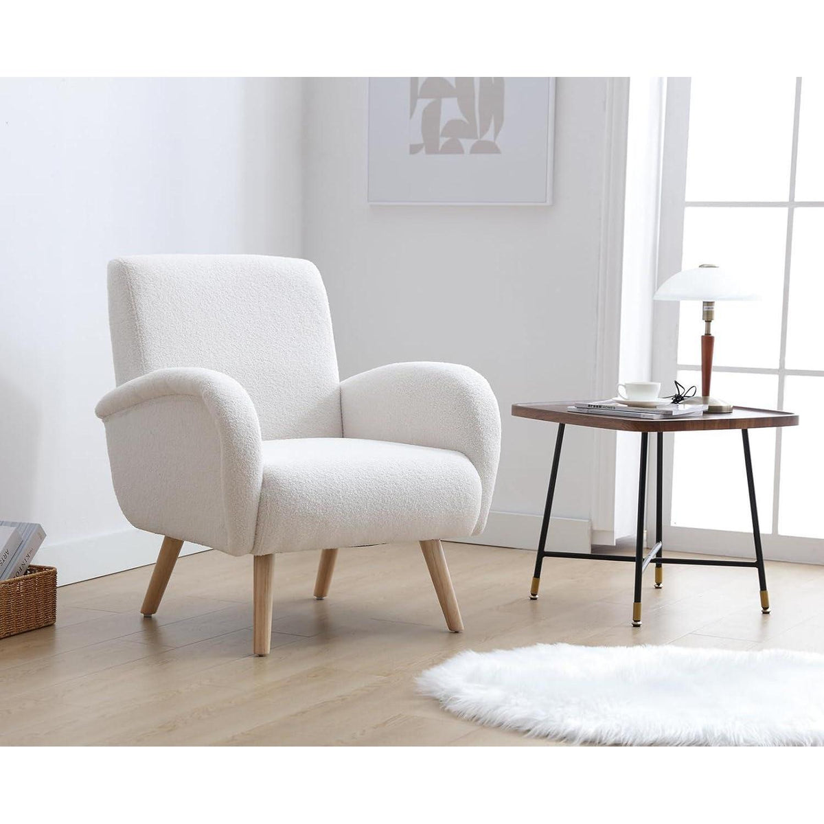Weißer Kunstfell Sessel mit Holzbeinen – Wohnzimmer Lounge Sessel