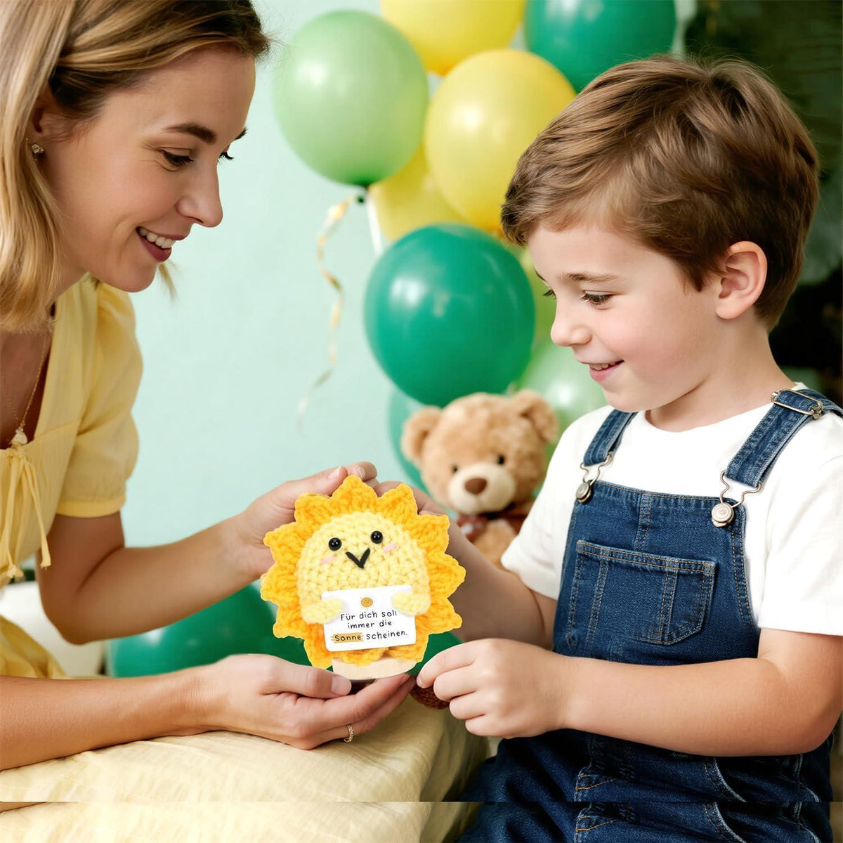 Sonnen-Strickpuppe mit Blume – Positives Geschenk & Deko