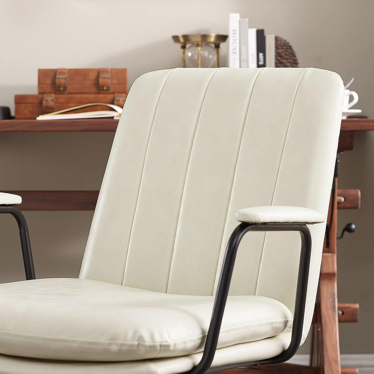 Beiger Mid Century Drehstuhl mit Eichenholzbeinen