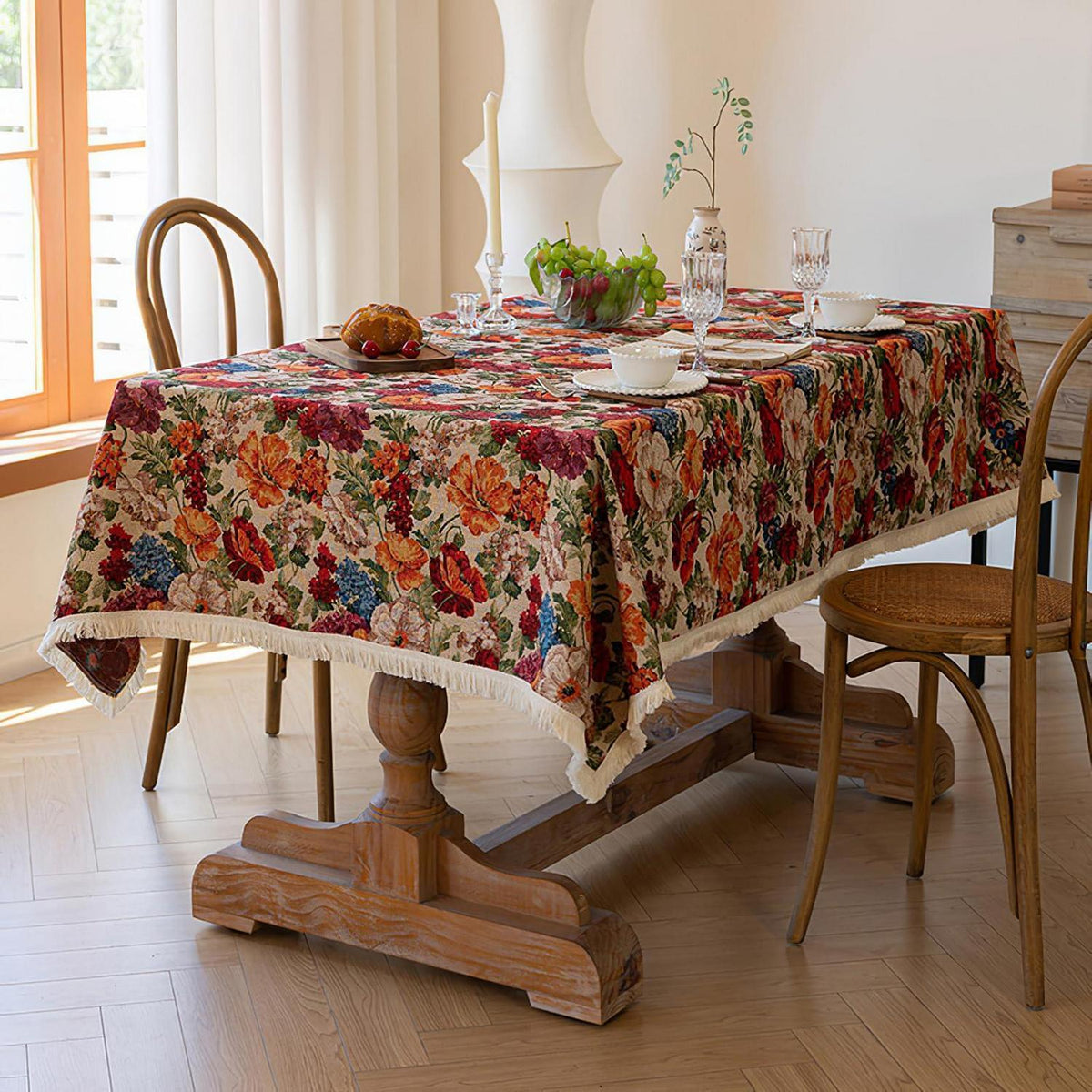 Vintage Blumen Tischdecke quadratisch mit Quasten – 140x140 cm