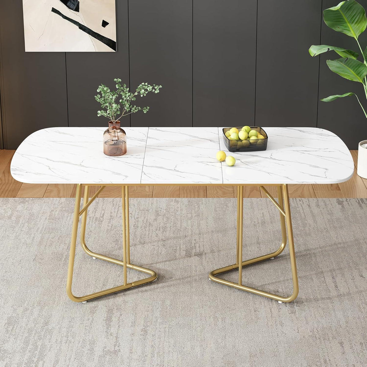 Weißer Esstisch mit Marmoroptik & Goldbeinen, 140/180cm