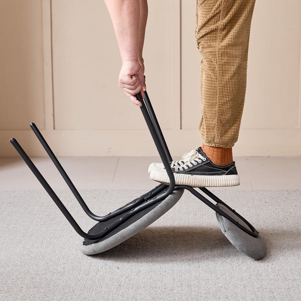 Runder Esstisch Set (100cm) mit 4 Stapelstühlen Dunkelgrau
