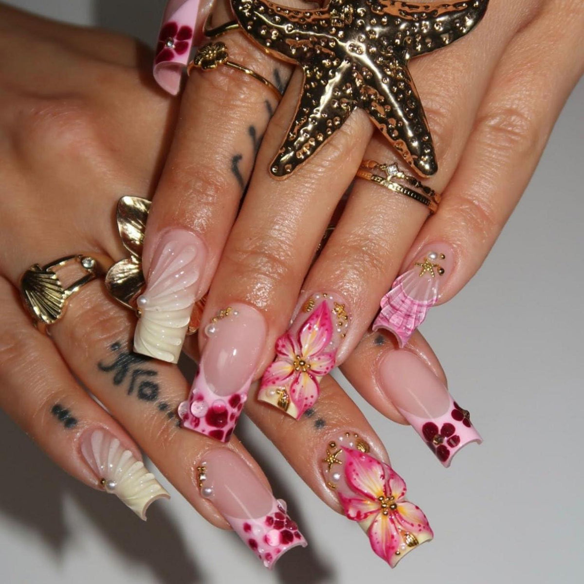 Rosa French Press on Nails mit 3D Blumen Design