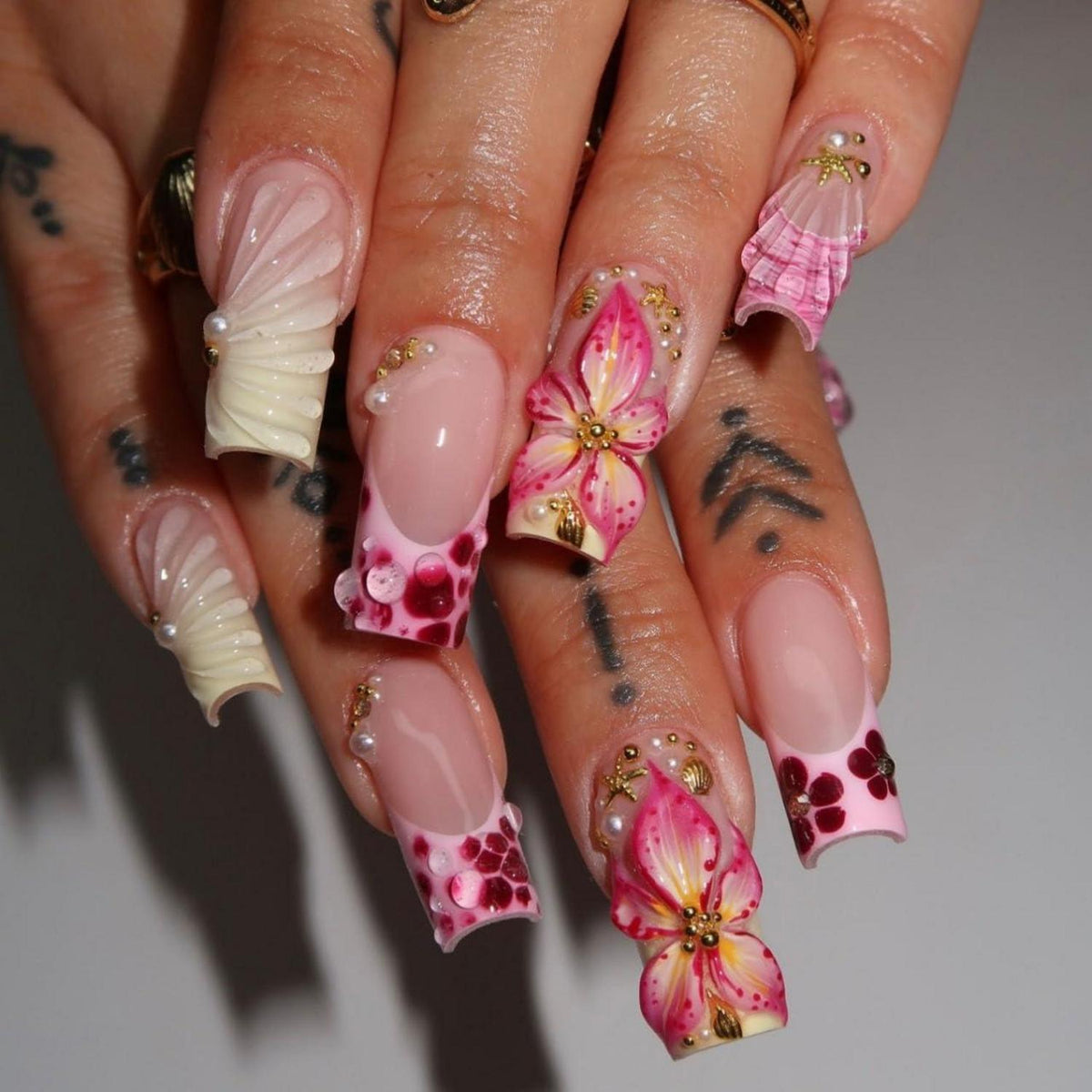 Rosa French Press on Nails mit 3D Blumen Design