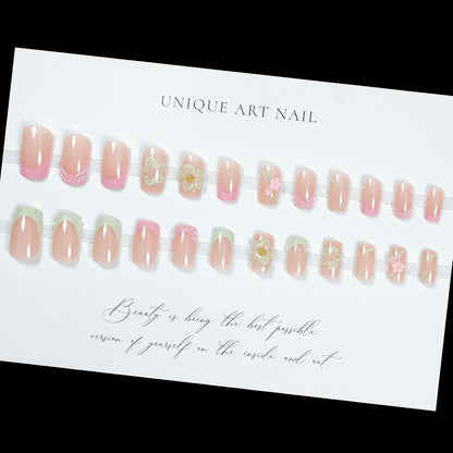 Kurze, grüne & rosa French Press on Nails mit Blumen Design