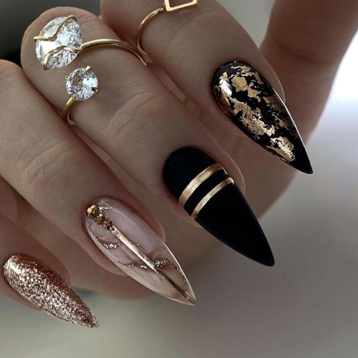 24 Press On Nails – Vollständig, Farbenfroh & Vielseitig