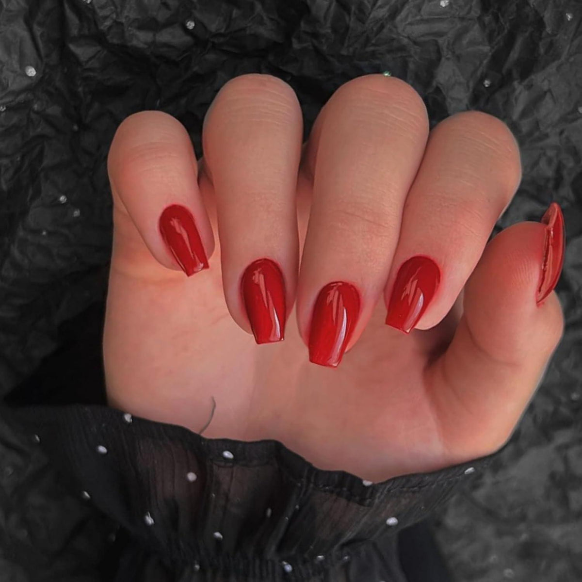 Rot Press On Nails Kurz Mittel Sarg – Glänzende Fake Nails