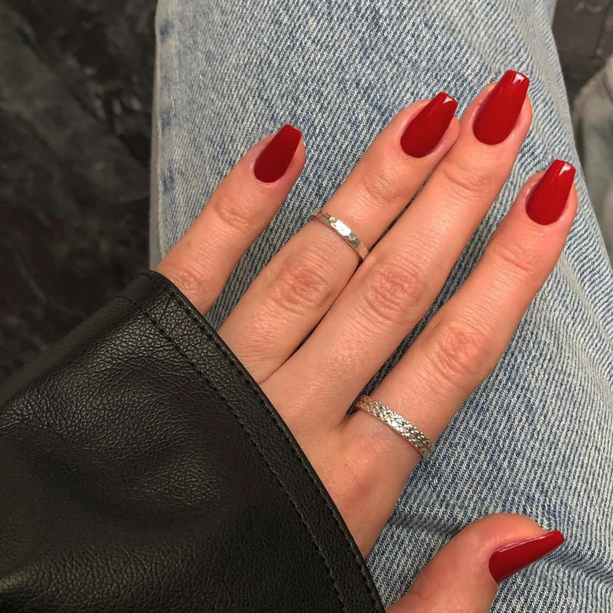 Rot Press On Nails Kurz Mittel Sarg – Glänzende Fake Nails