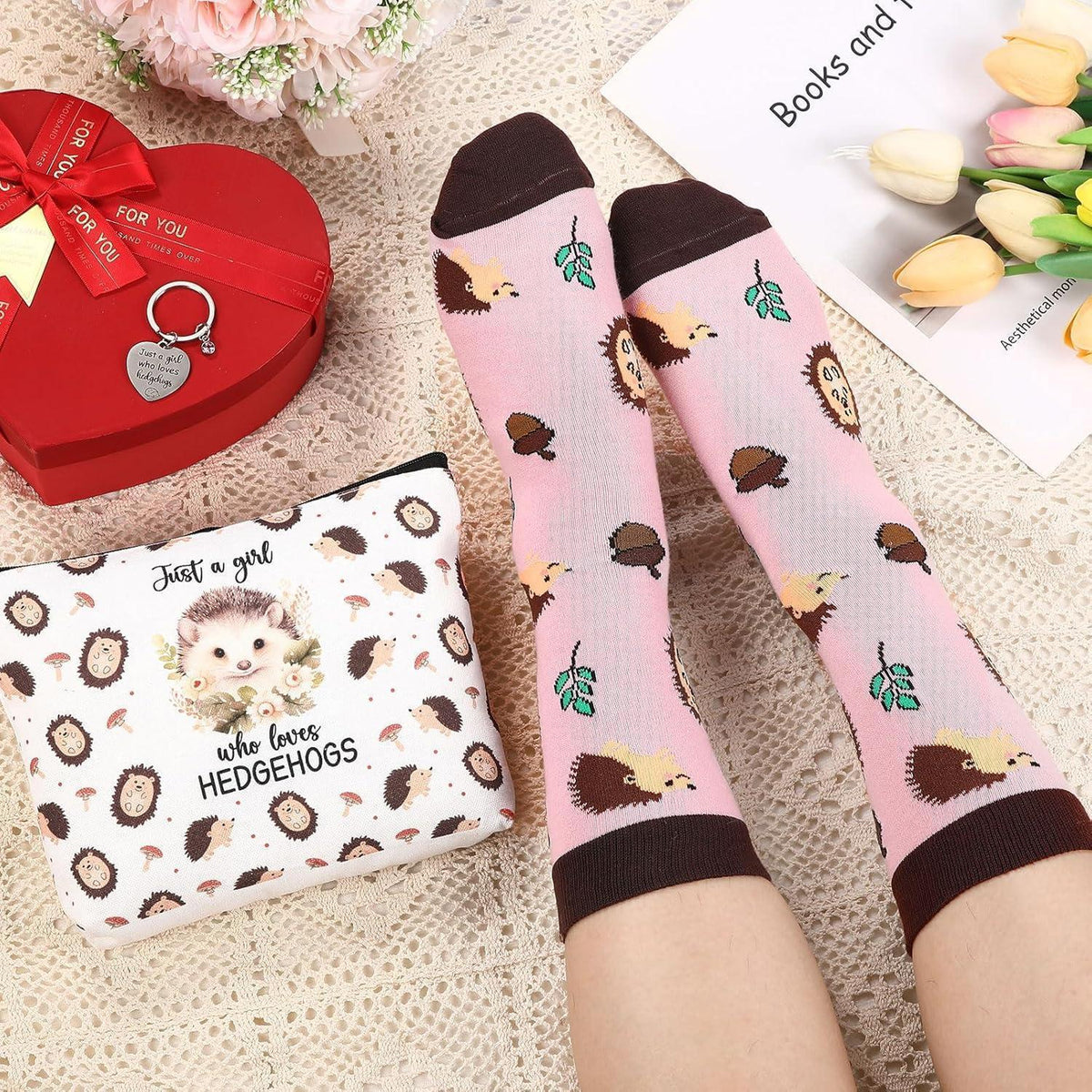 Igel Geschenkset für Tierliebhaber: Kosmetiktasche, Schlüsselanhänger & Socken