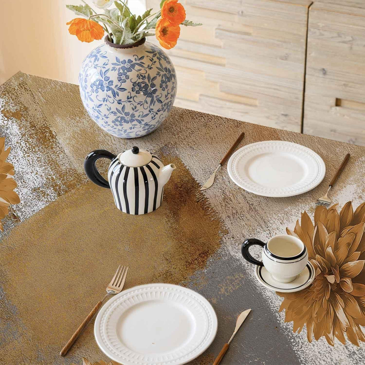 Orange-Braune Tischdecke Retro Blume 100x100cm