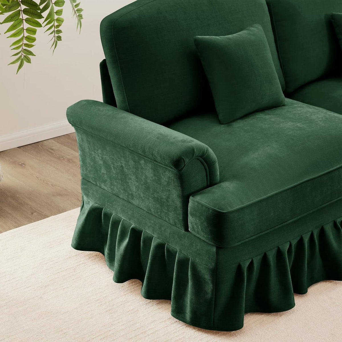 2-Sitzer Sofa Mittelalter-Modern, Grün mit Rüschenschürze