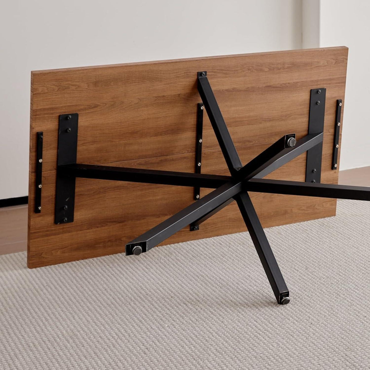 Essgruppe Holz-Metall 140x78cm mit 4 beigen Stühlen